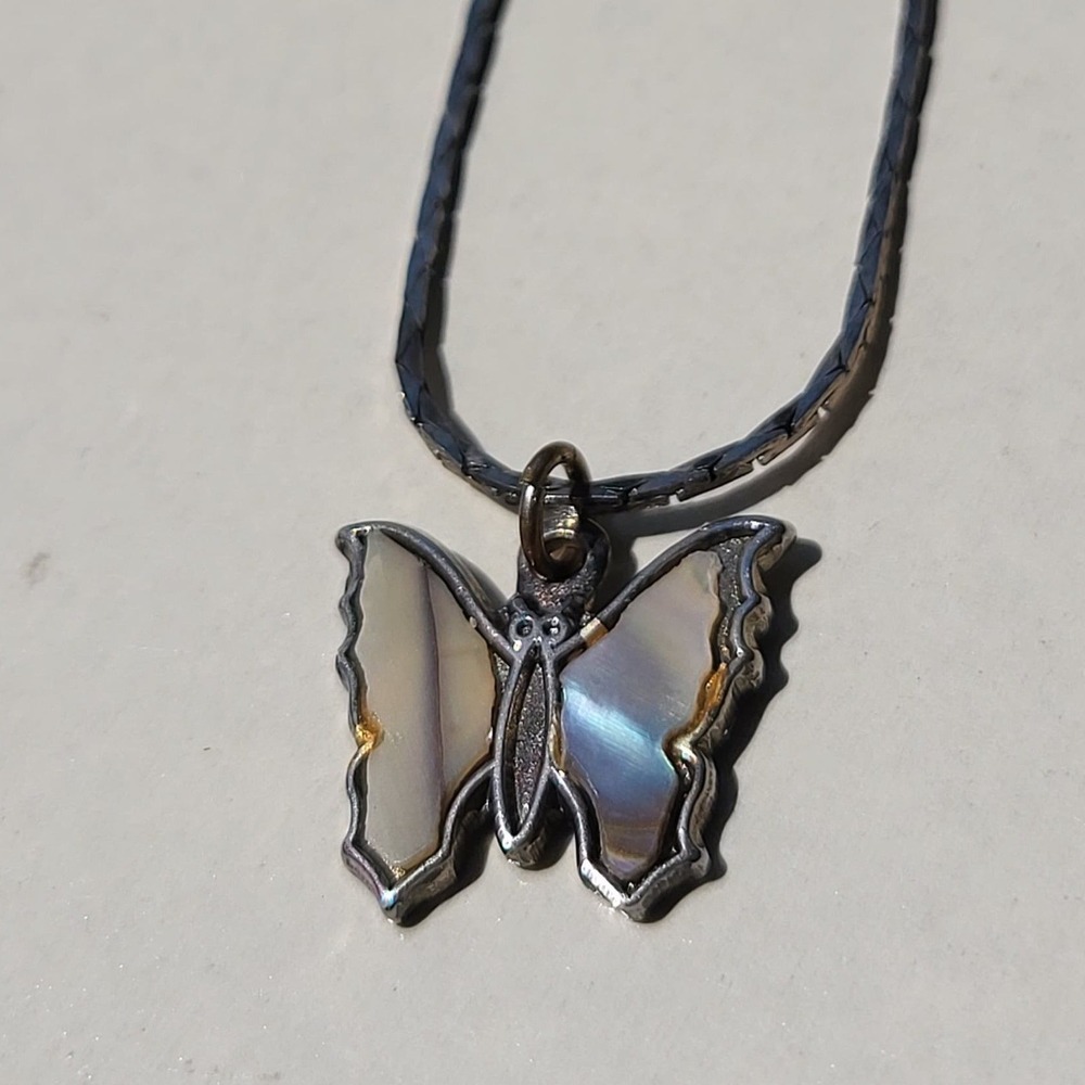 Vintage Butterfly Pendant Necklace Liquid Sterling Silver Mother of Pearl Inlay - Picture 5 of 5